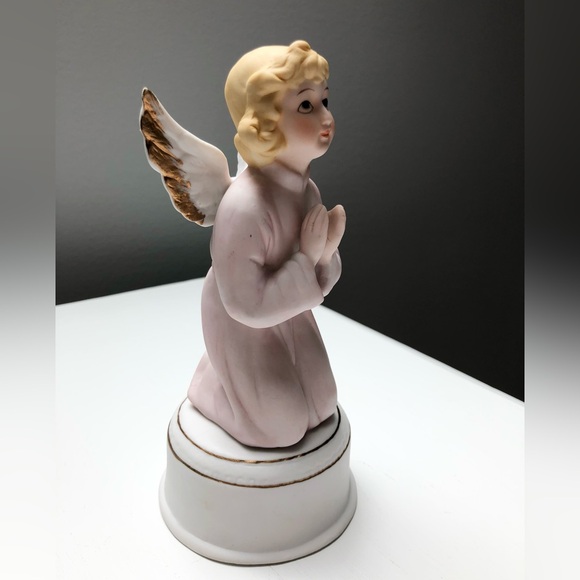 Vintage Musical I’m Dreaming of a White Christmas Angel Figurine - Picture 6 of 8